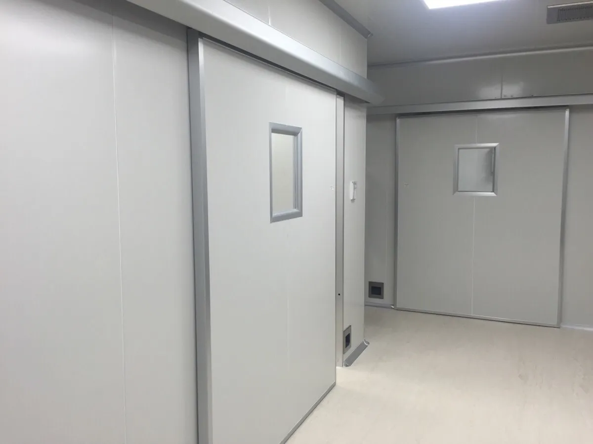 Thi Công Vách Panel Phòng Sạch: Loại Panel, Quy Trình, Báo Giá, Lưu Ý & Đơn Vị Uy Tín